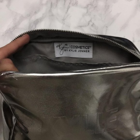 NWOT KYLIE Jenner Make up BAG  Limited Edition - Picture 2 of 2